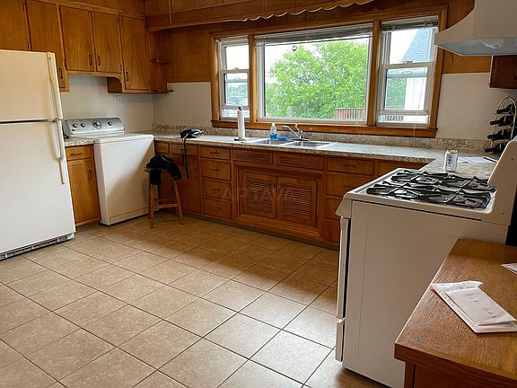4th image of 57 Bowen Ave Floor 2