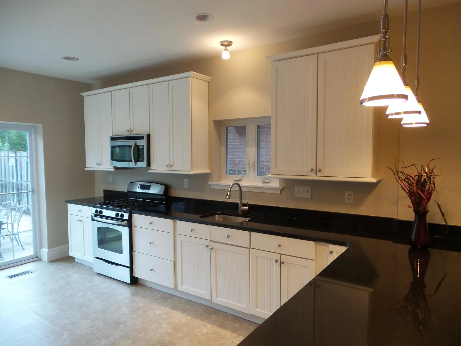 210 Green Ln — Photo 4