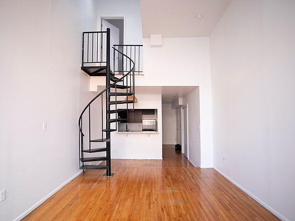 3rd image of 220 W 14th St APT 5B
