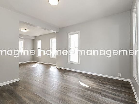 3rd image of 1805 Buchanan St NE