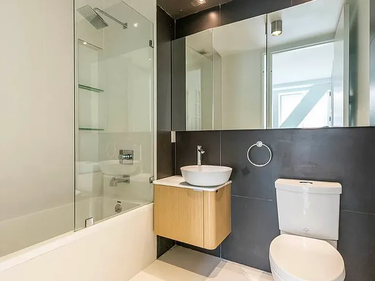 74 Maujer St #1V — Photo 6