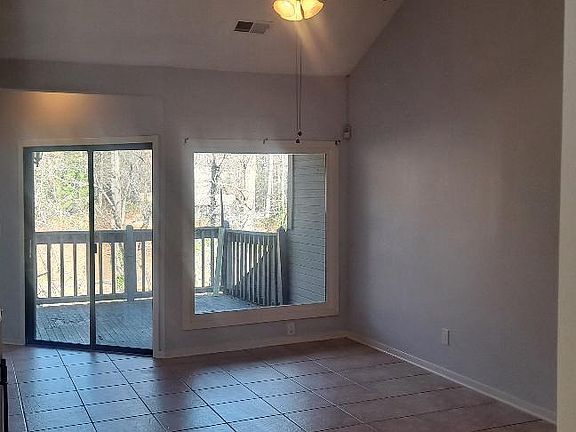 4th image of 8103 Fairview Blf