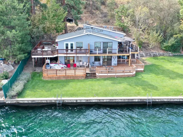 2946 S Lakeshore Rd, Chelan, WA