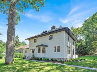 17 Maysenger Rd, Mahwah, NJ 07430