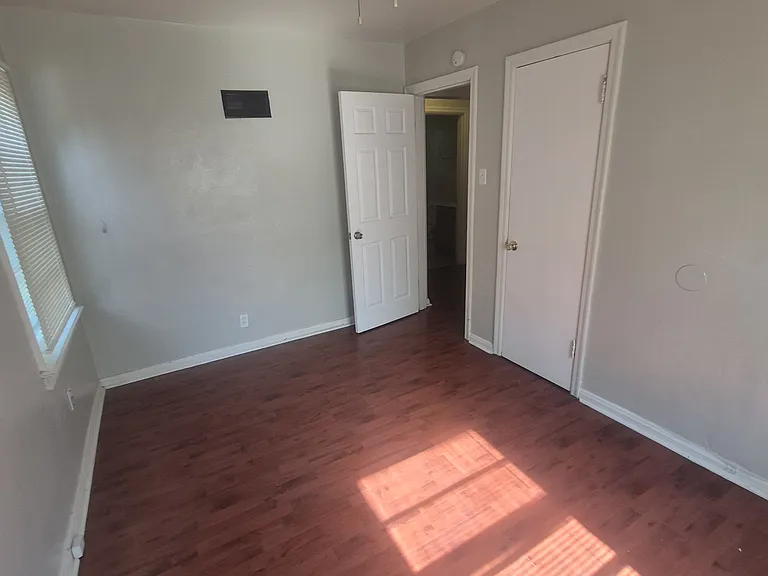 433 Plaza Ave — Photo 17