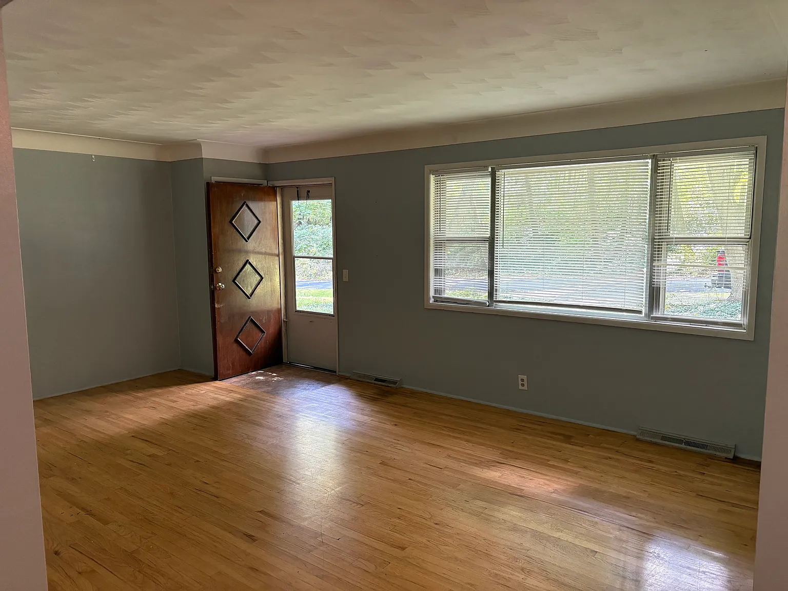 4 bed, 2000 sqft, $2,000 — Photo 2