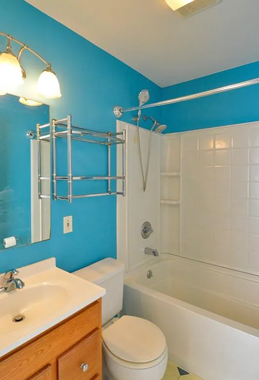 410 Robert Avenue - 1 — Photo 3