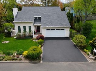 35 Lilly Ln, Narragansett, RI 02882