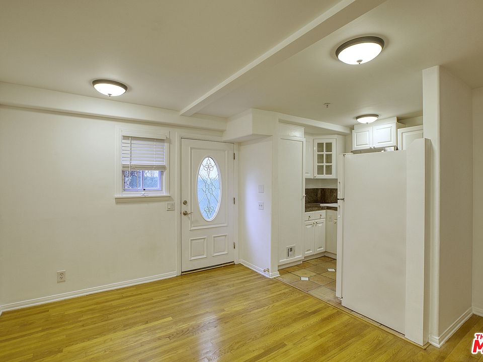 1st image of 25 Arcadia Ter #3