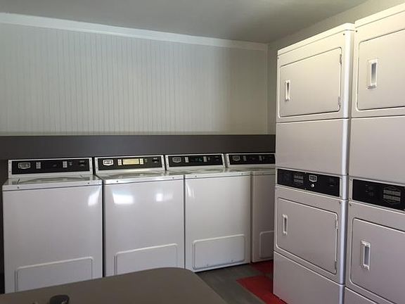 3rd image of 935 Cottage Grove Ave APT 63