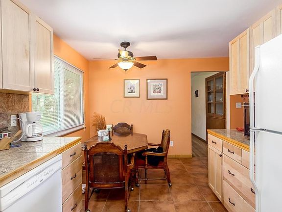 3rd image of 688 E Schreyer Pl