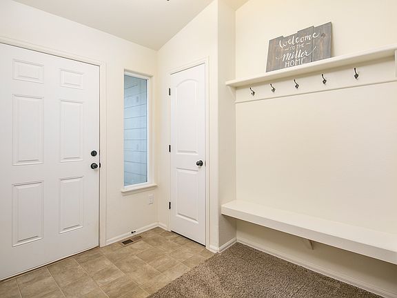4th image of 822 Mount Sneffels Ave