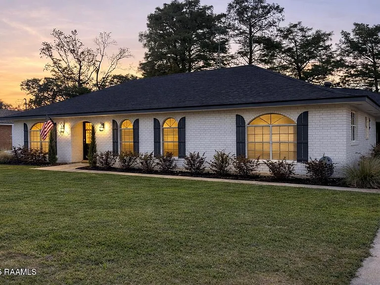 610 E Demanade Dr — Photo 3