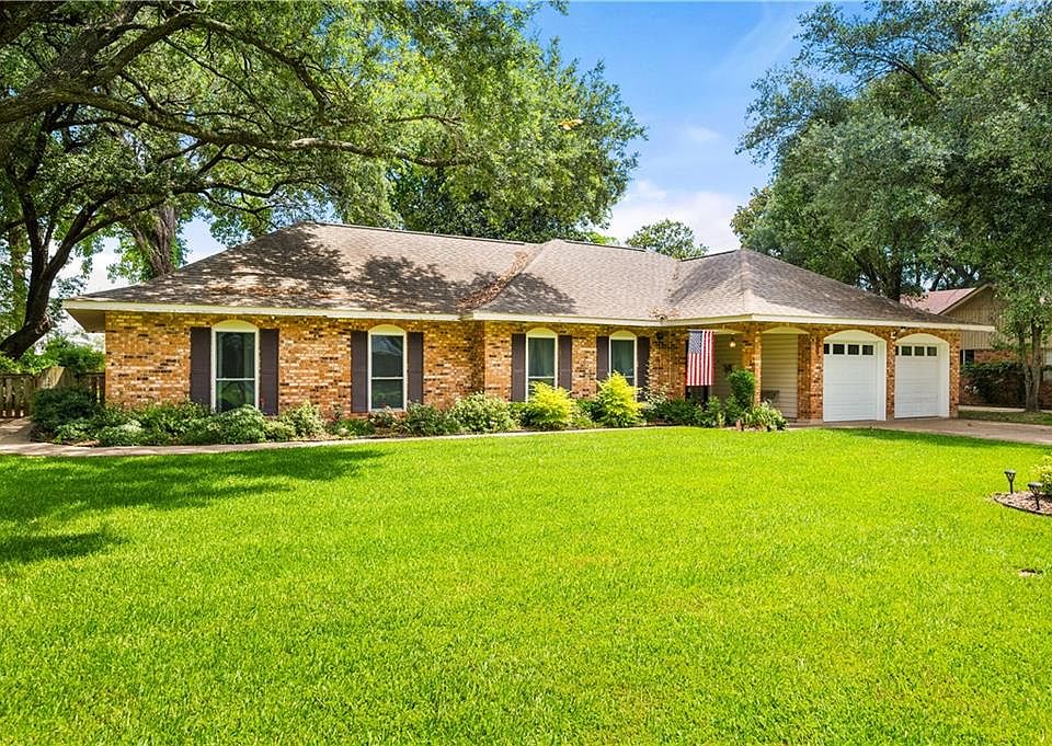 1st image of 318 Parkway Dr