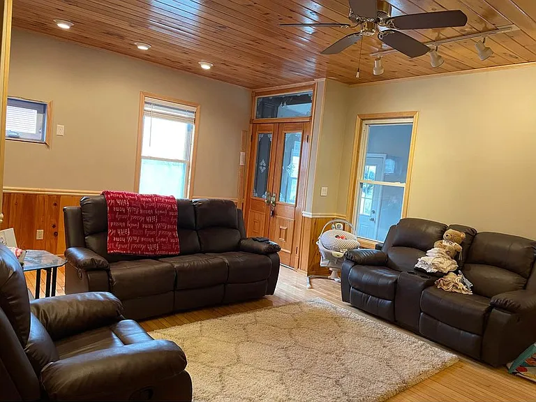 88 Pawling Ave — Photo 7