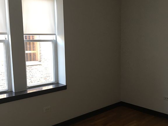 3rd image of 7651 S Phillips Ave #1