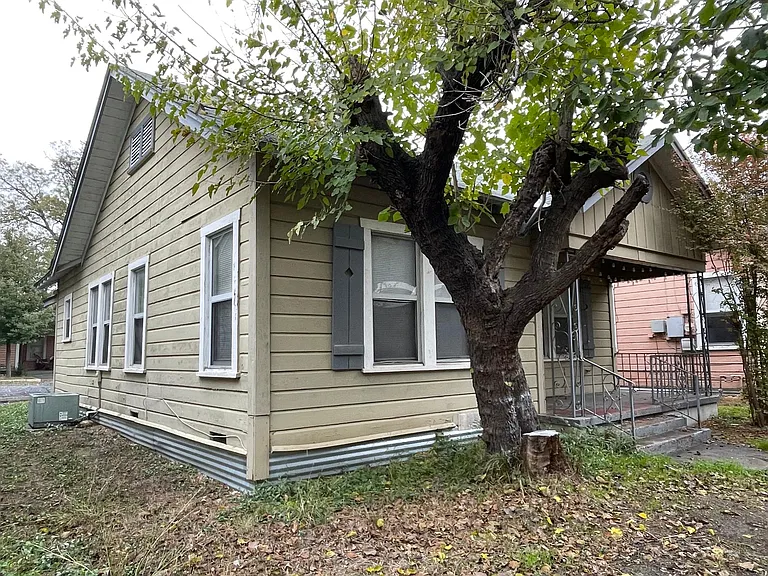 713 E Elmira St — Photo 23