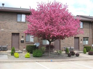 2738 Willowood Dr, Erie, PA 16506