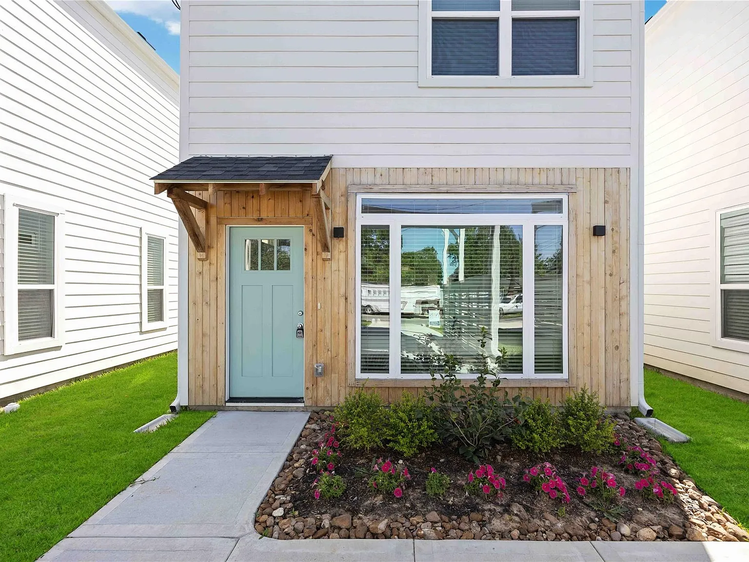 3 bed, 2.5 bath, 1445 sqft, $1,990 — Photo 3