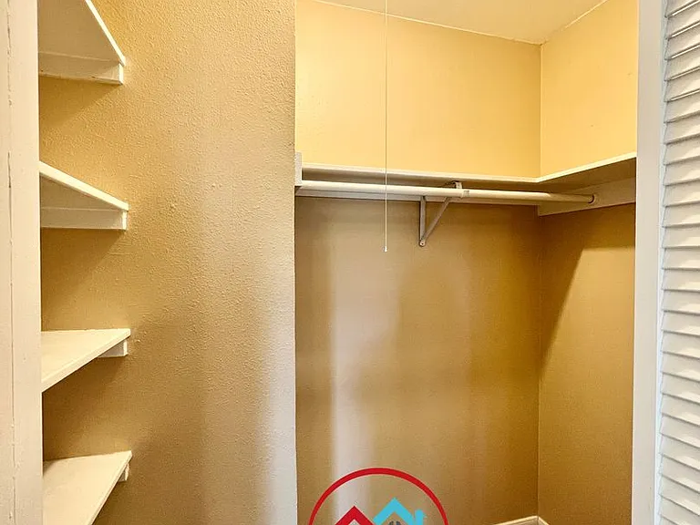 402 Fredericksburg St — Photo 15
