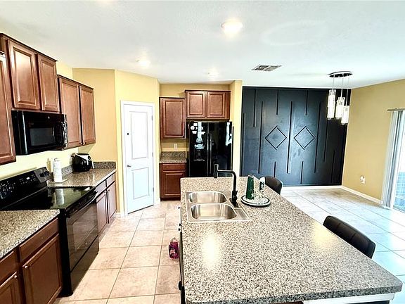 5th image of 14832 Crescent Rock Dr