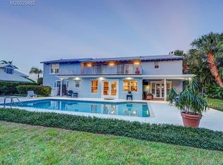 9 Middle Rd, Sewalls Pt, FL 34996