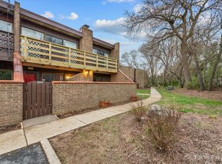 712 Kenneth Cir, Elgin, IL 60120