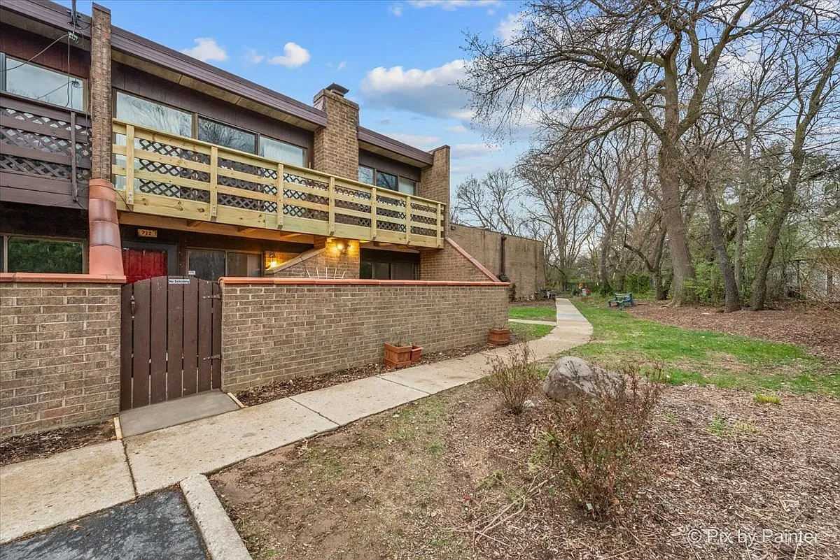 712 Kenneth Cir photo 1