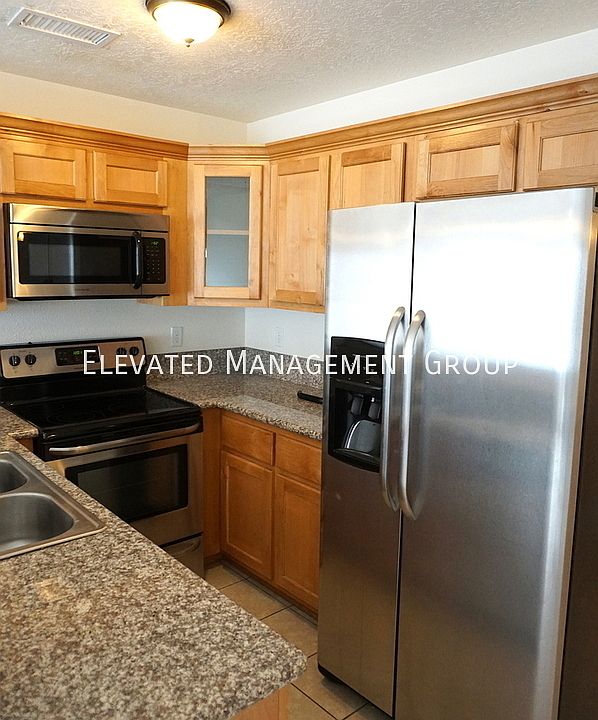 1st image of 202 San Clemente Ave NW APT 3