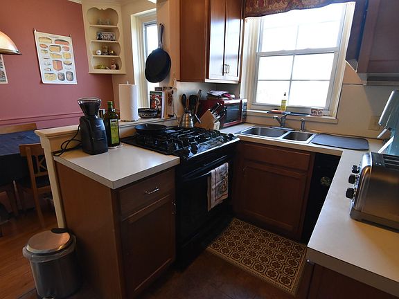 2nd image of 73 Park St APT 3