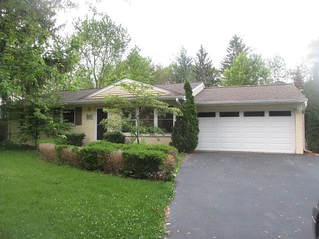 29W545 Lee Rd photo 1