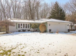 27787 Edgepark Dr, North Olmsted, OH 44070