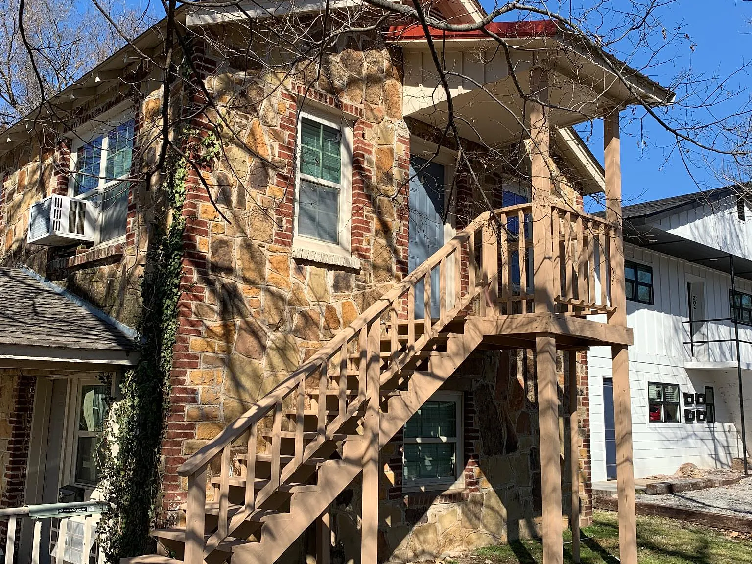506 N Oak Avenue — Photo 2
