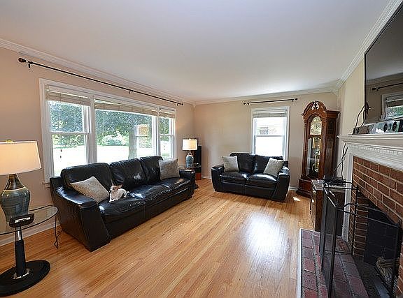 3rd image of 204 N Schubert St