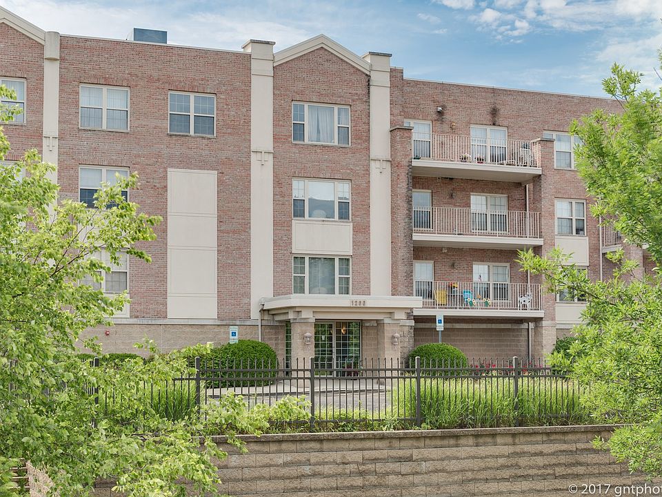 1st image of 1200 S Prospect Ave Unit 105