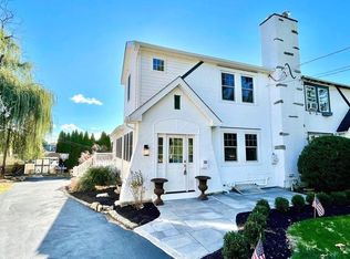 27 Louella Ct, Wayne, PA 19087