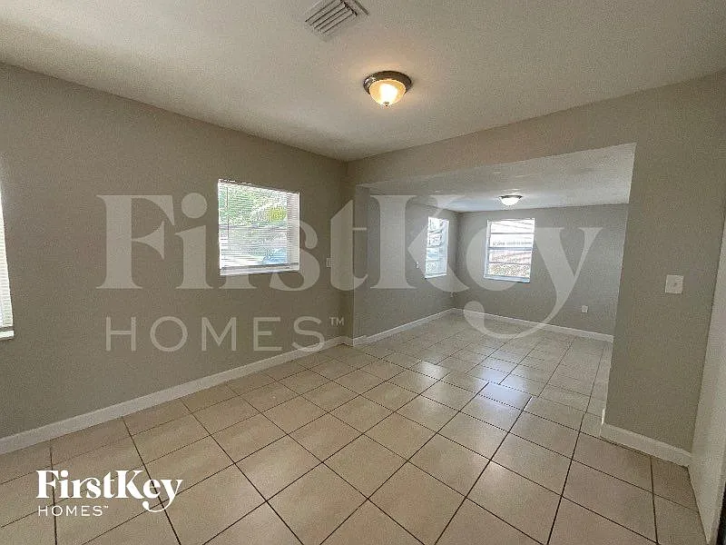5 bed, 3.0 bath, 1468 sqft, $3,460 — Photo 2
