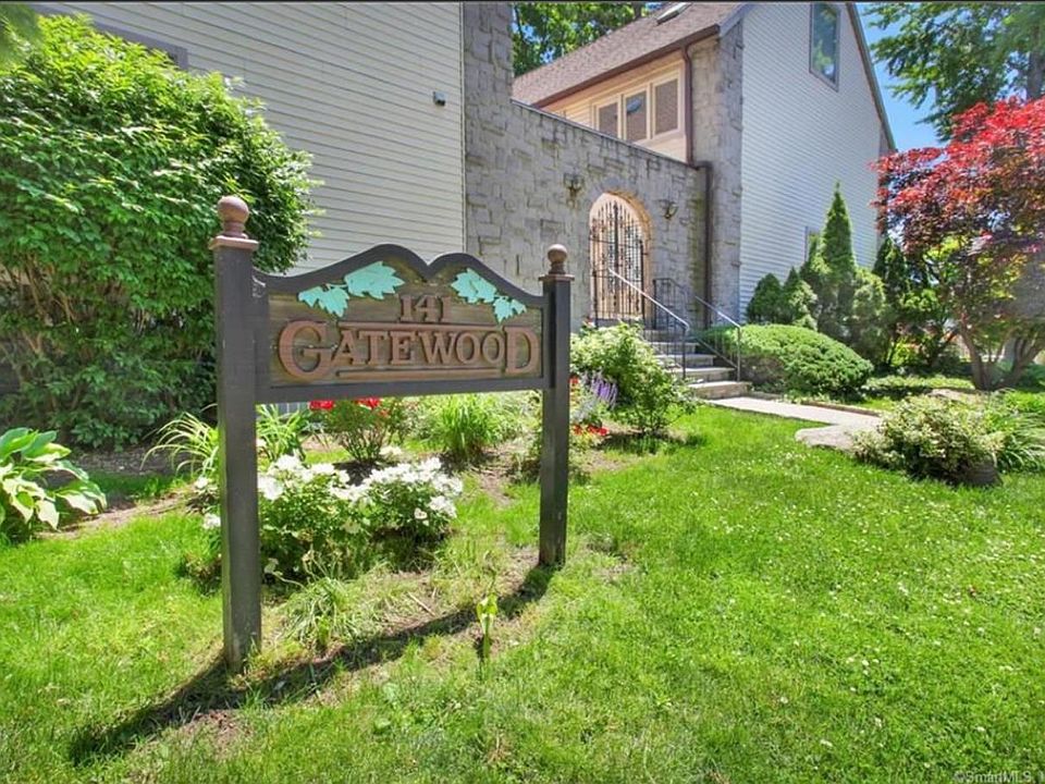 Welcome to Gatewood_s upscale townhomes in the heart of downtown stamford. Walk to everything.