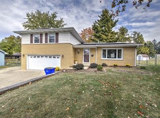 122 Bretton Ct, Decatur, IL 62521