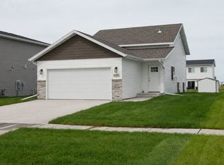 6265 86th Ave S, Horace, ND 58047