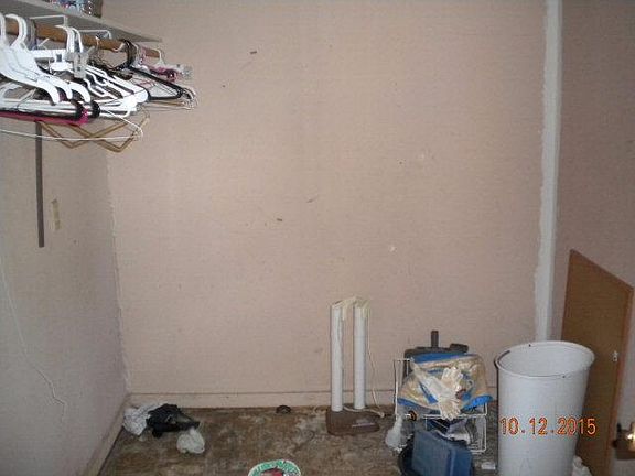 3rd image of 221 Oakcrest St