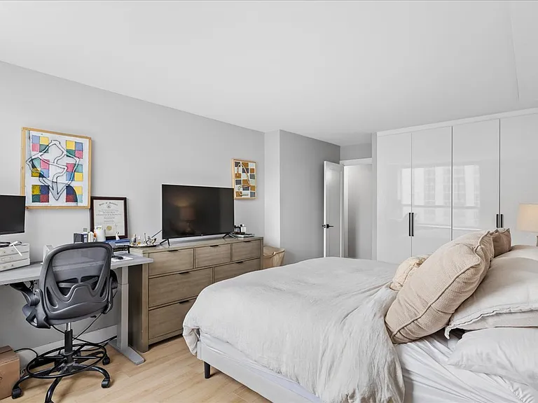 1355 N Sandburg Ter #706D — Photo 19