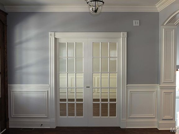 3rd image of 664 E Argonne Dr