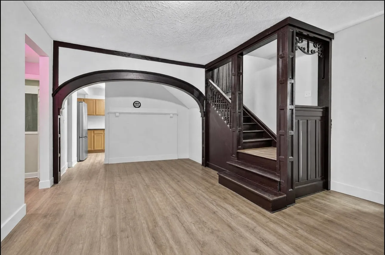 8 bed, 2500 sqft, $475 — Photo 3