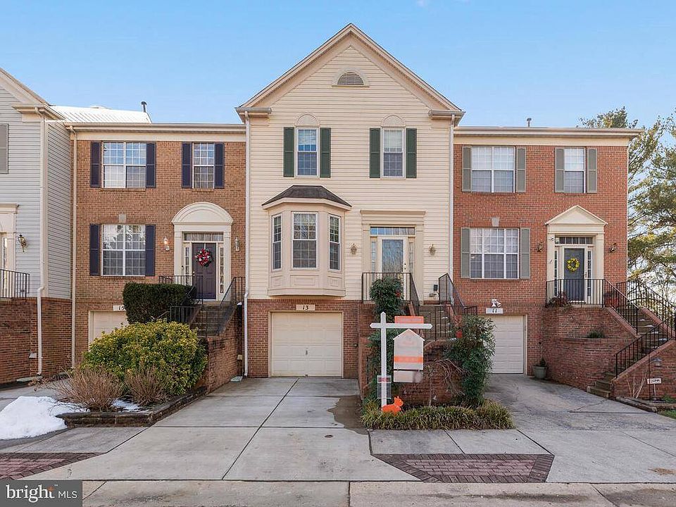 1st image of 13 Vanderbilt Ct