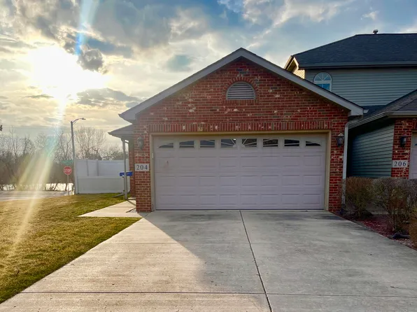 204 Deer Trail Ln, Schererville, IN 46375