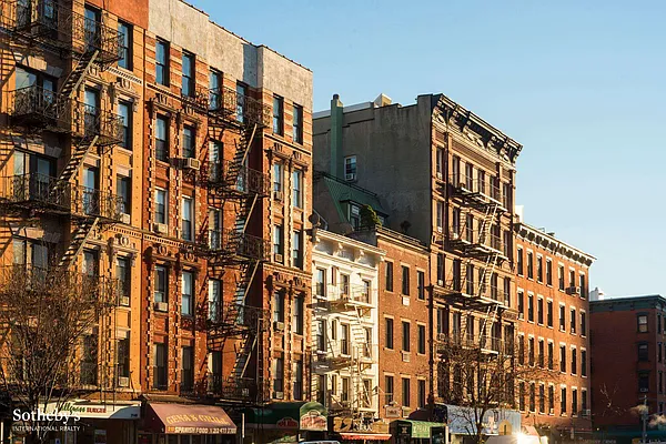 Sold by Sotheby's International Realty | media 17