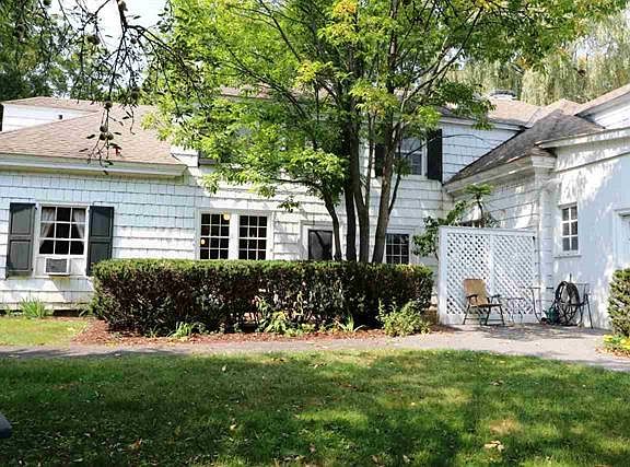 2nd image of 30 Carriage House Ln