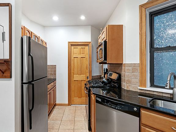 4th image of 218 E 82nd St APT 3RE