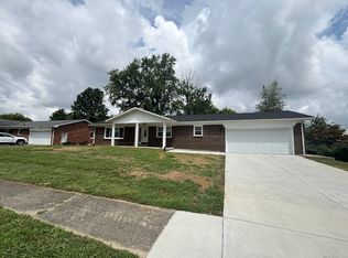 395 W Crocus Dr, Radcliff, KY 40160